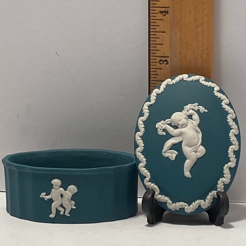 Wedgwood Cream on Spruce Oval Box
